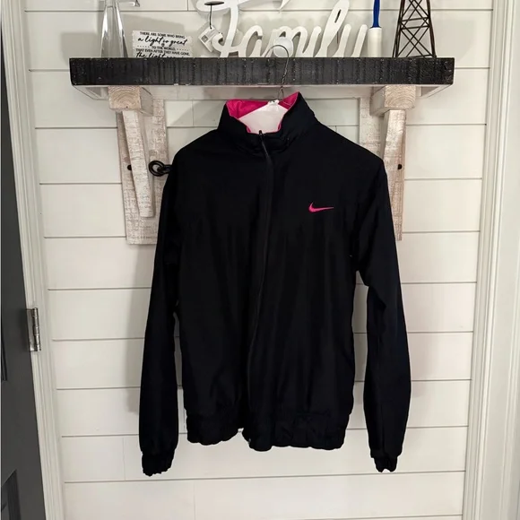 Nike Black Reversible Jacket
🚭 - Picture 1 of 7